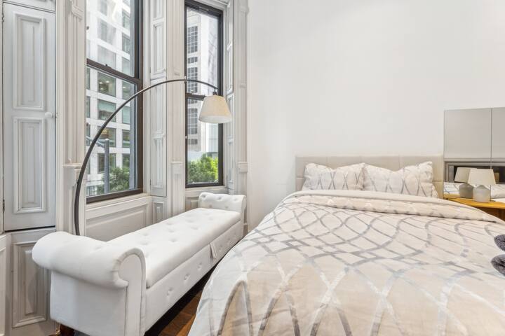 Modern French Luxury Condo by Midtown Central Park gallery image 5