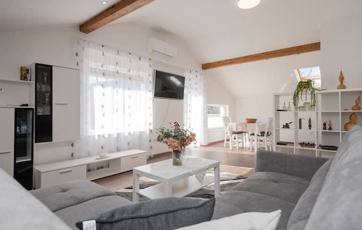 Ala Da-apartman Sa Bazenom - Brela
