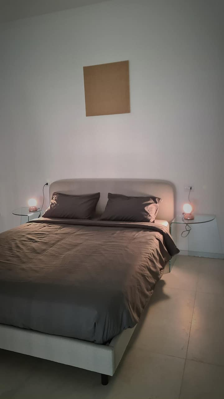 kitanda cha watu wawili 