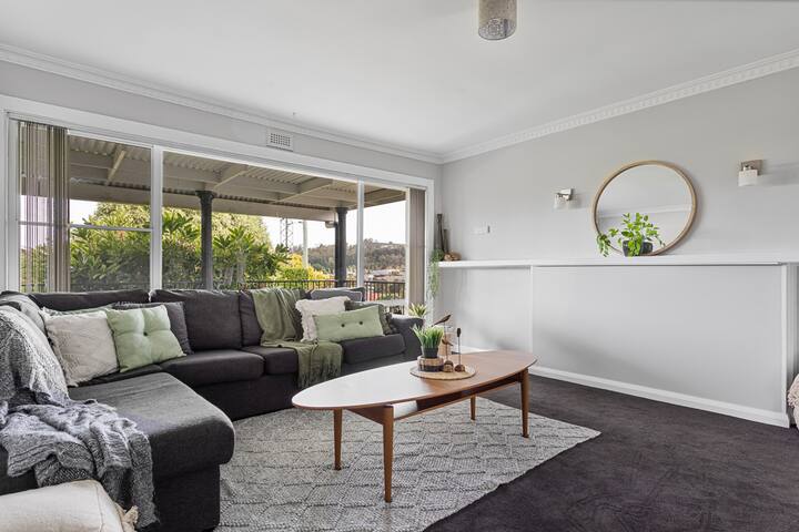 Legana Lodge – Your home away from home -12 guests