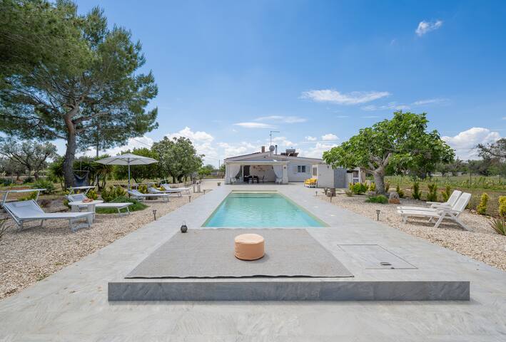 Villa Myricae with pool by Bianco Puglia Vacanze gallery image 4
