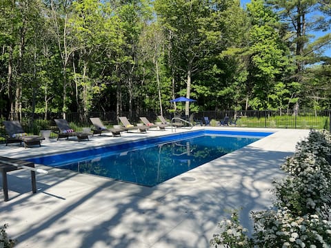 Walk to the beach! Pool/Hot Tub/5 Bedrooms/AC/WiFi