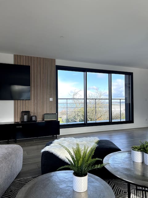 Top performing Airbnb: Villa Ty Varcq 10 people heated pool sea view in Locquirec