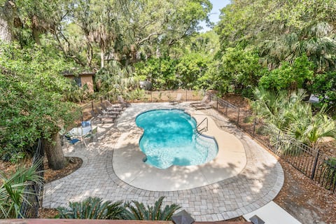 Private Pool/Steps to Beach