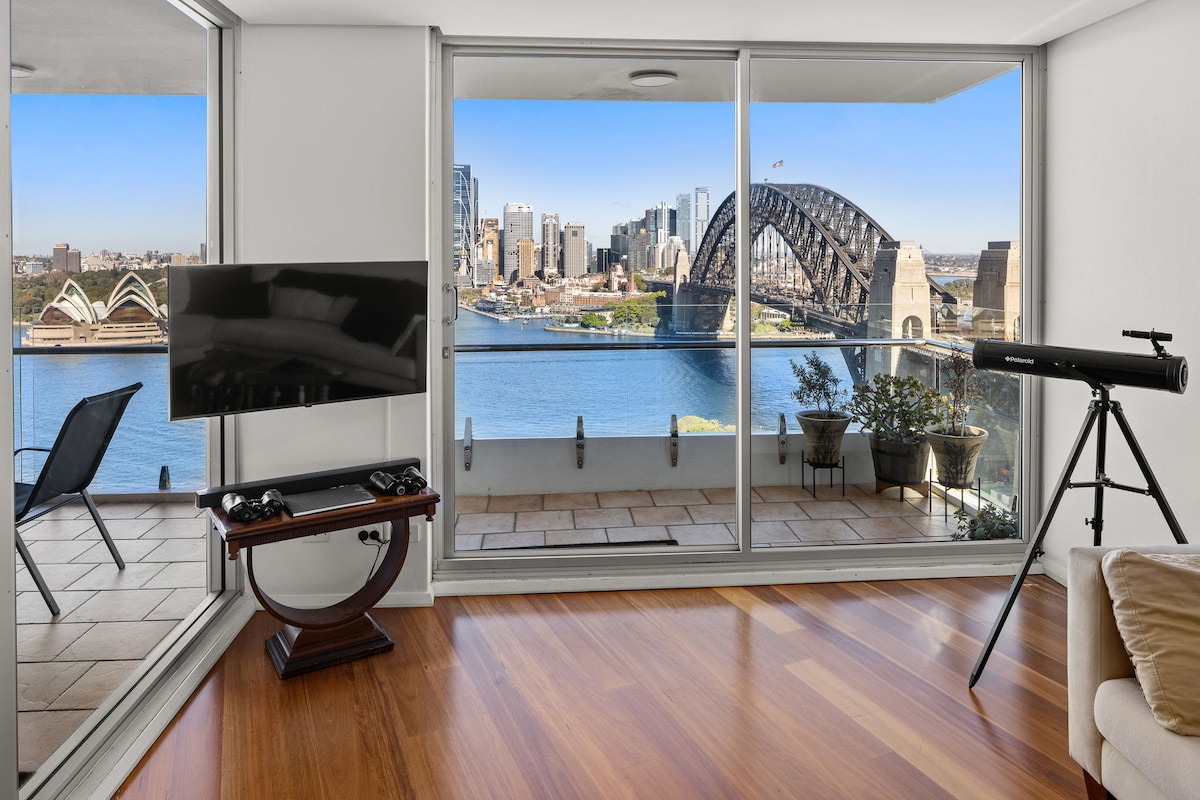 Top performing Airbnb: Sydney Harbour Penthouse with World-class views in Kirribilli