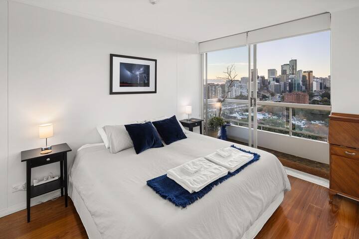 Sydney Harbour Penthouse with World-class views gallery image 3