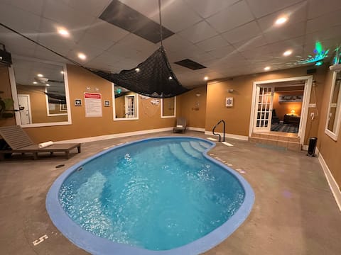 Dove Beach Swimming Pool Suite with Jacuzzi