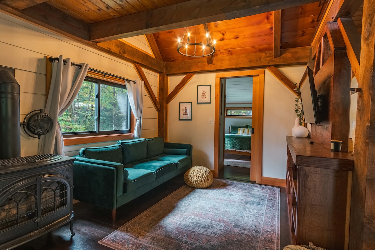 Top performing Airbnb: Secluded Riverside Cottage w. Sauna next to Smuggs in Jeffersonville