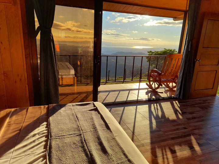 Најдобриот поглед на заливот Никоја.