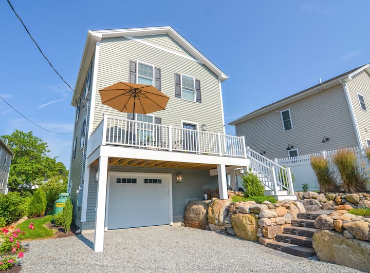 Waterfront | Near Beach | Central Air | Deck