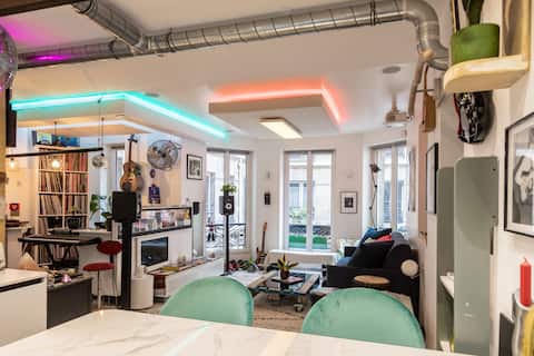 Successful Airbnb property: Vibrant art-inspired hideaway in Paris in Paris