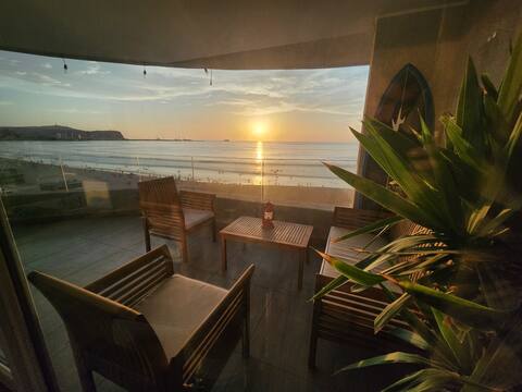 Beautiful Apartment on the Front of the Sea!