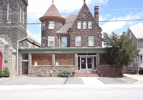 NH4: Timeless Elegance 1 BR Haven in Historic Home