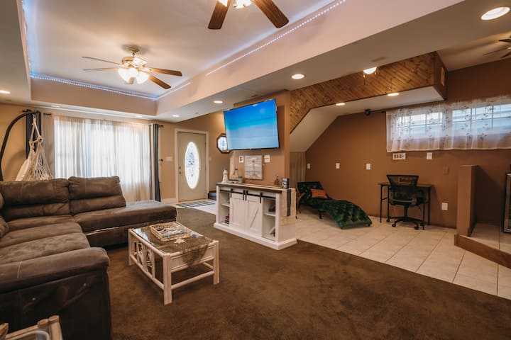 The Lake Escape - 5 Mins From Beach, Casino, & Zoo - Michigan City, IN