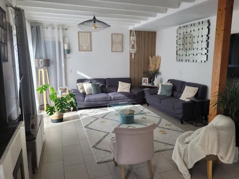 Jeux olympiques 2024.
Grande maison avec jardin