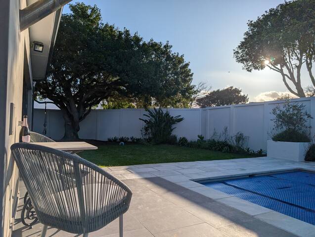 Upmarket holiday home, Constantia gallery image 2