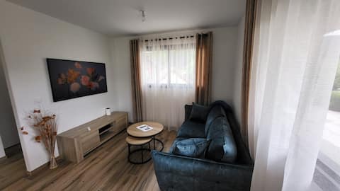 Successful Airbnb property: New 2 bedroom apartment + close to Duingt beach in Duingt