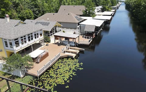 Bayou Yellow House-Sleeps 16