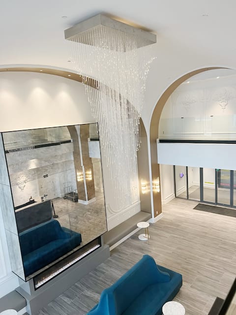 New modern gem in DT Markham.