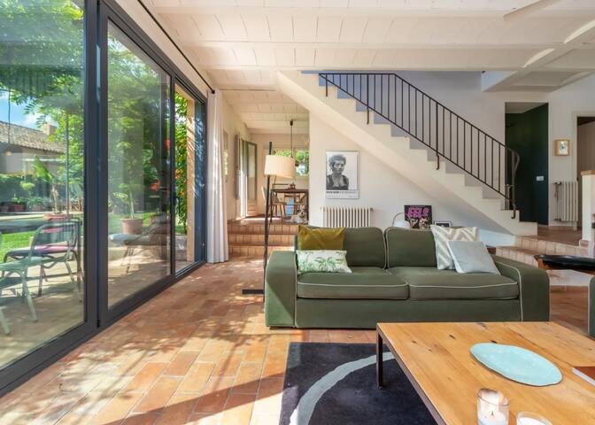 Costa Brava Villa – Pool, Garden & Autumn Getaway gallery image 2