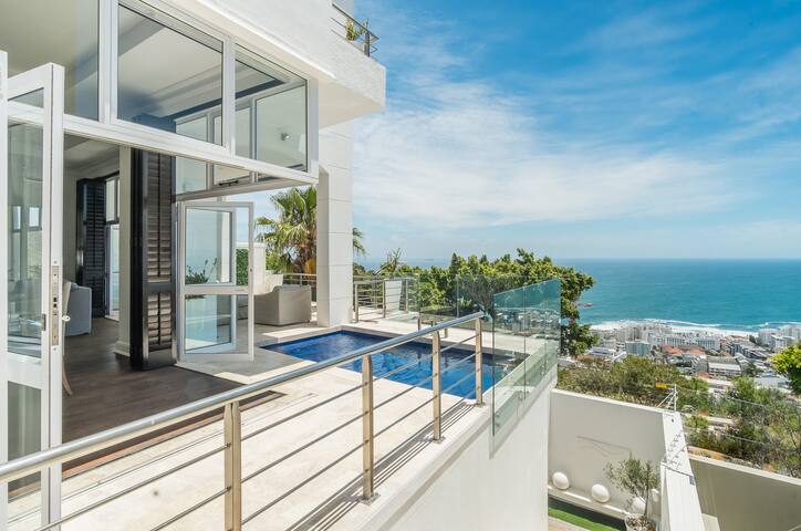 Ocean View Elegance – Majestic villa in Bantry Bay gallery image 3