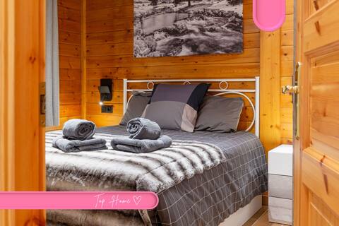 Refurbished Cabin by Ski Resort & Free Parking
