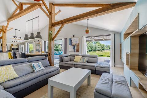 Spacious barn for 8 people in the heart of the Breton marsh