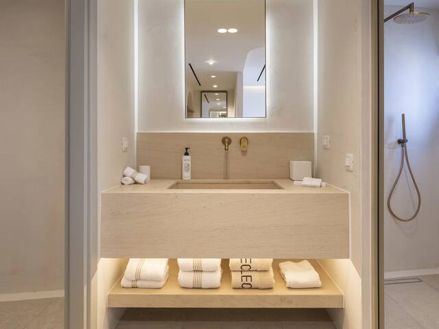 Scenic Pool Villa with Sunset & Sea View gallery image 4