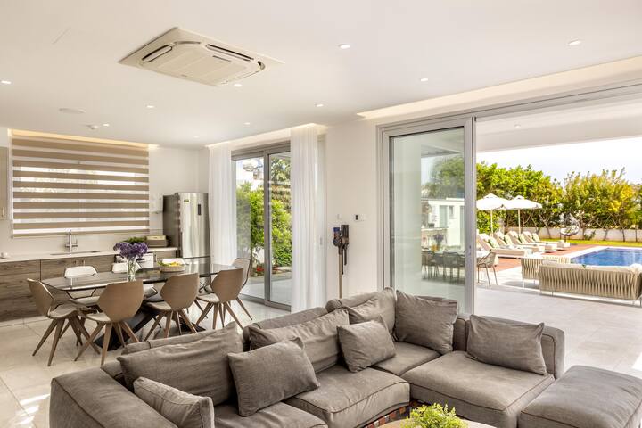 Green Haven Residence 3 Protaras, Huge Pool Garden - Protaras