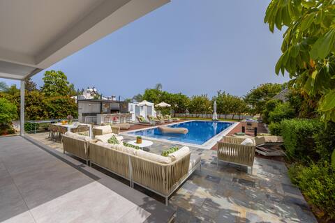 Green Haven Residence 3 Protaras, Huge Pool Garden