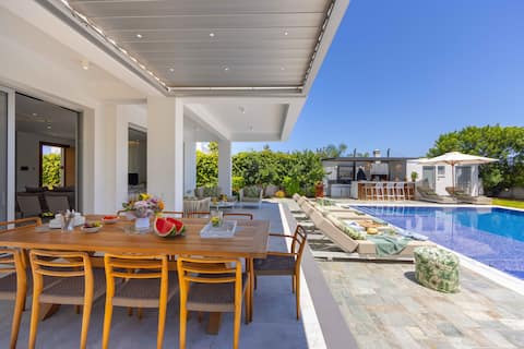 Green Haven Residence 2 Protaras, Huge Pool Garden