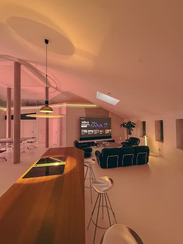 Penthouse in Water Tower – 360° Skyline View gallery image 2