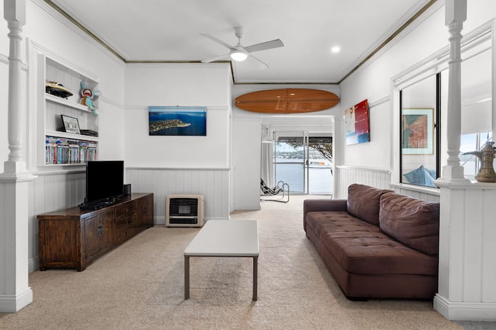Absolute Waterfront 3 Bedroom Cute Family Cottage! - Newcastle