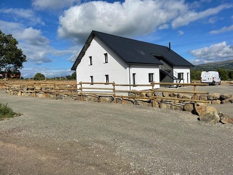 30 couchages sur 2 logements St sauve d'Auvergne