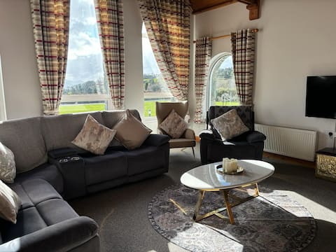 Top performing Airbnb: Idyllic views of Killarney's Lakes and Mountains. in Killarney