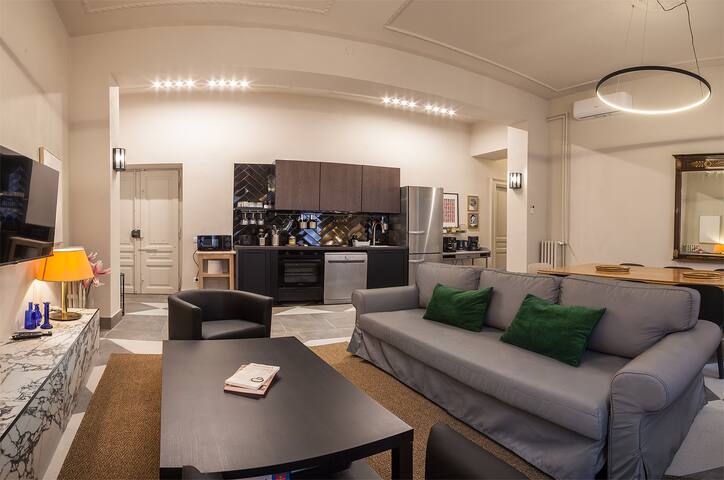 Beautiful Home for Families & Friends at Colosseum gallery image 5