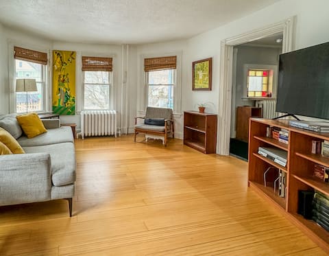 Top performing Airbnb: Bright Charming Victorian Close to Everything! in Portland