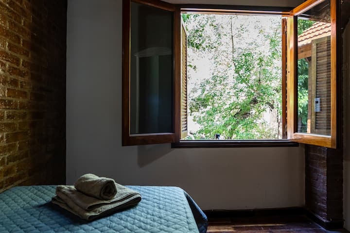 Schlafzimmer 6