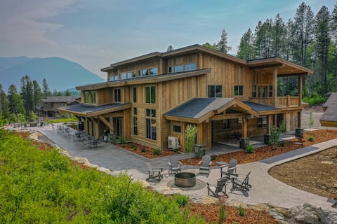 GNP Gem | Sleeps 11 | Hot Tub | Stay Here | Luxury