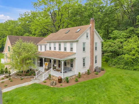 Reserve Farmhouse at Bean Hill Valley-Sleeps 8