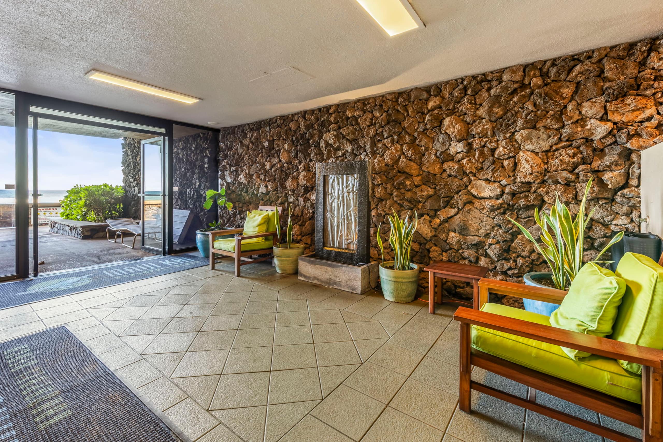 Condo in Lahaina · ★4.96 · Studio · 2 beds · 1 private bath - Image 27