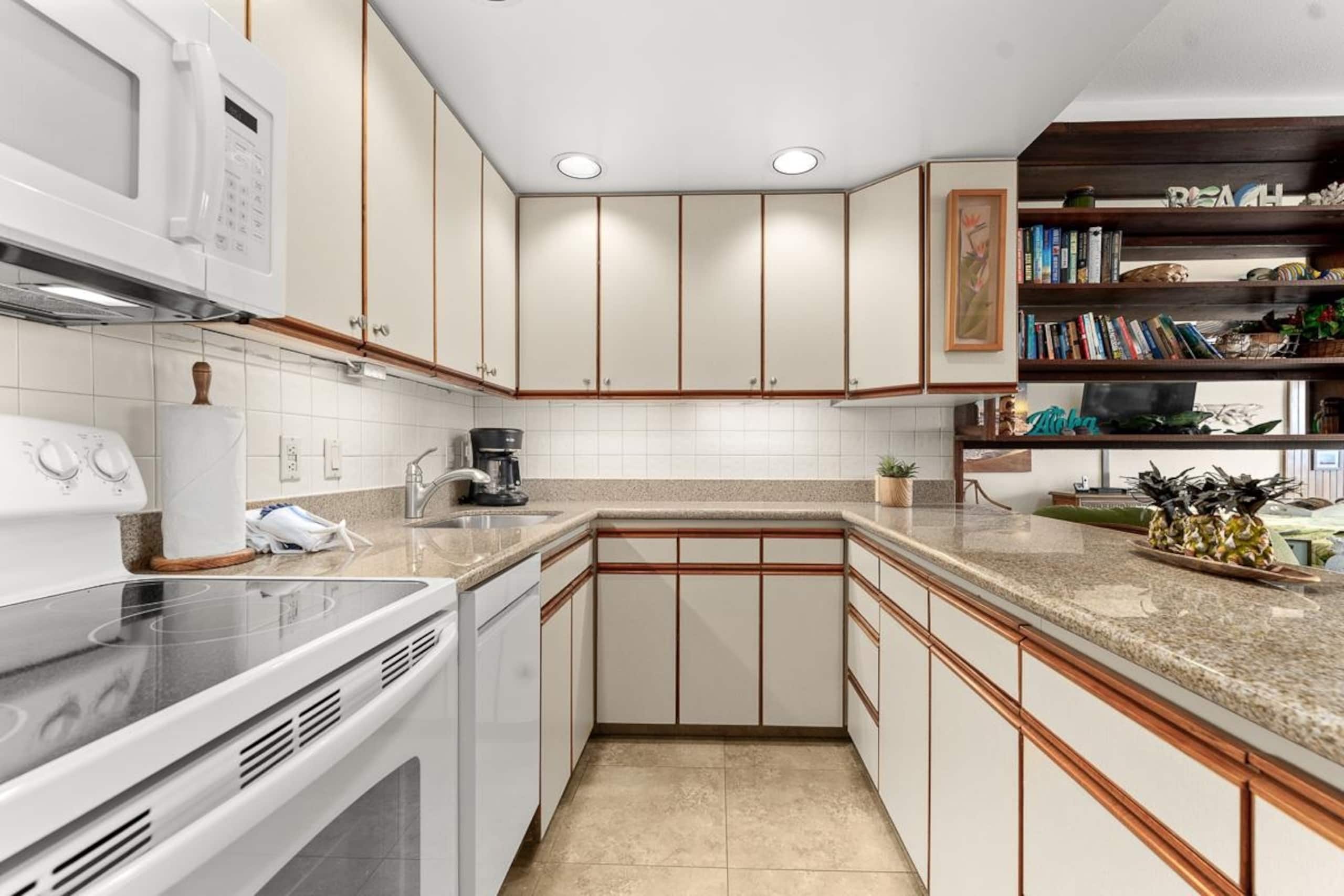 Condo in Lahaina · ★4.96 · Studio · 2 beds · 1 private bath - Image 18