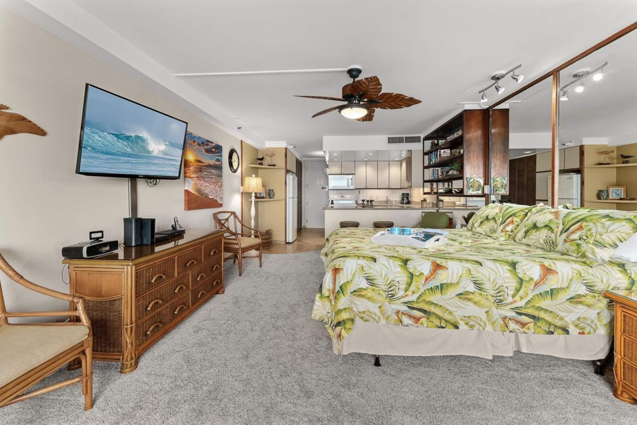 Condo in Lahaina · ★4.96 · Studio · 2 beds · 1 private bath - Image 9