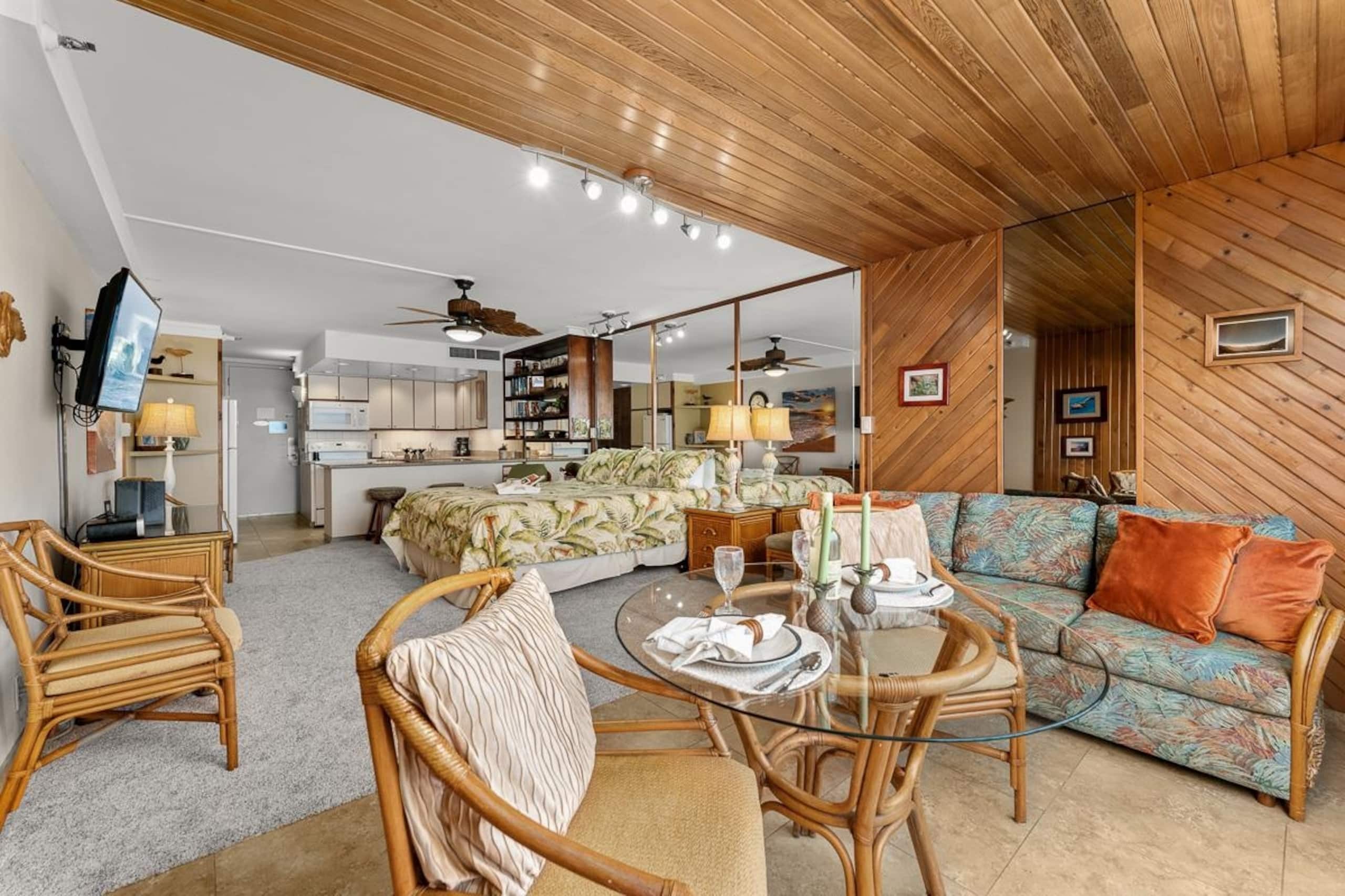 Condo in Lahaina · ★4.96 · Studio · 2 beds · 1 private bath - Image 12