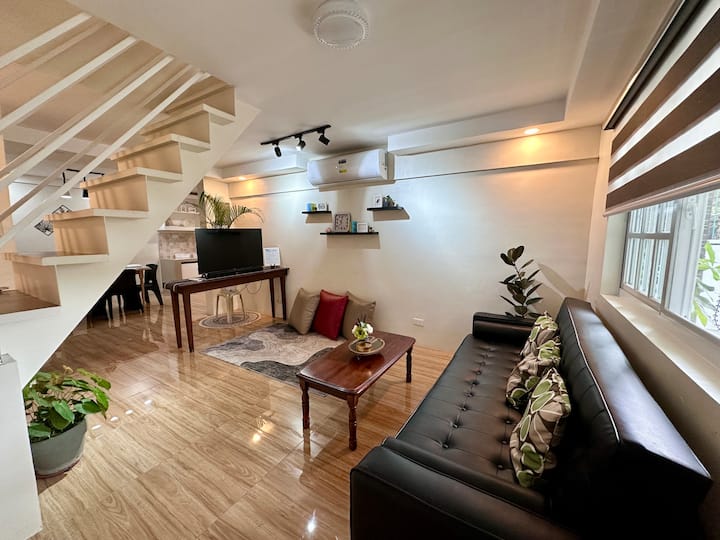 Pinky's Place | 2flr, 3br, 2t&b, 2-car Garage - Angono