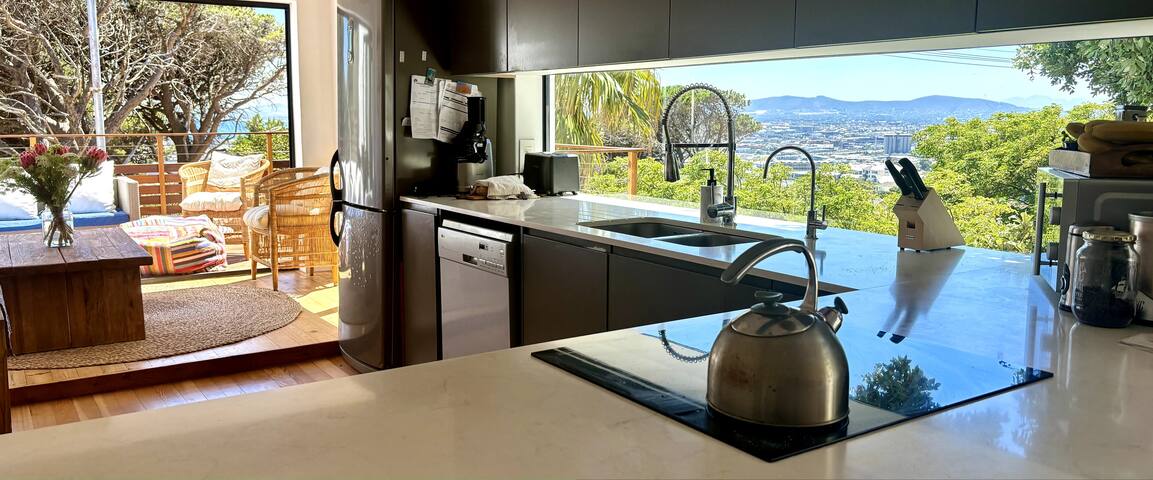 Spacious Haven with City and Mountain Views gallery image 5