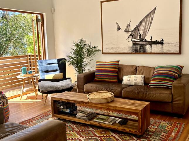 Spacious Haven with City and Mountain Views gallery image 4