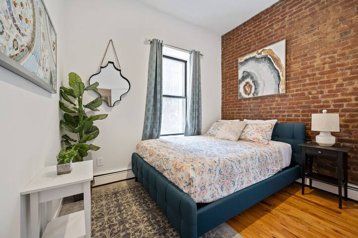 Stylish Duplex Loft with Private Patio gallery image 2