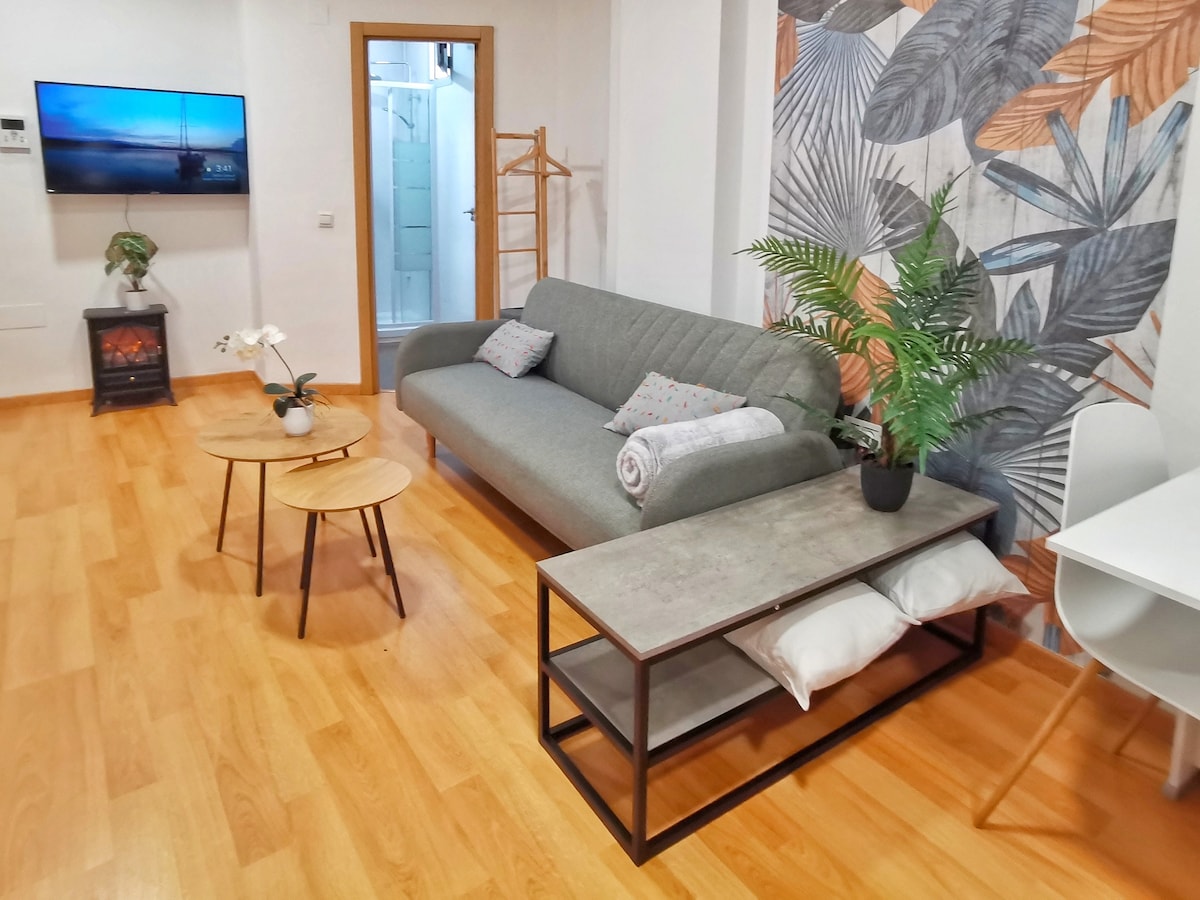 Top Airbnb: The Central eStudio in Perchel Norte