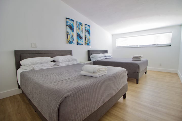 Tercer dormitorio con 2 camas tamaño queen, capacidad para 4 personas.